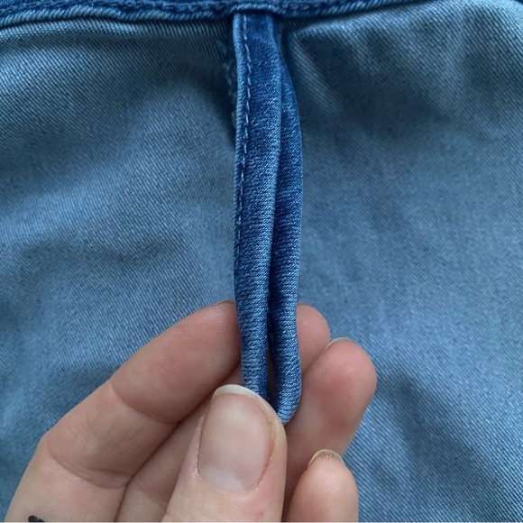 FREE PEOPLE • Denim Skirt with Tortoise Buttons, Medium Wash, size 6 - Picture 13 of 15